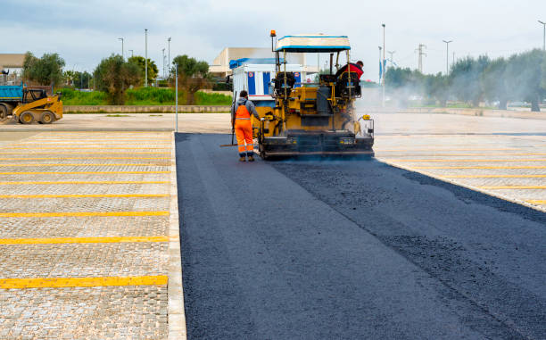 Best Asphalt Driveway Installation  in Auburn, WA